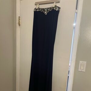 Two piece dress set
Only worn once
Altered top - added bra